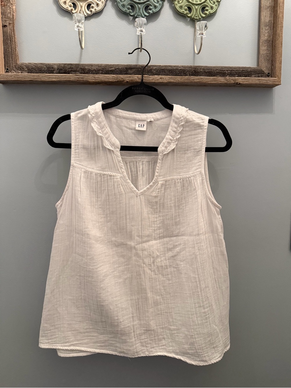 GAP White Sleeveless Ruffled V-Neck Cotton Camisole